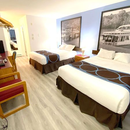 Super 8 By Wyndham Sicamous Hotel Bagian luar foto