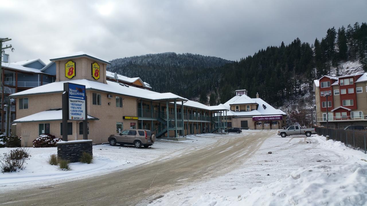 Super 8 By Wyndham Sicamous Hotel Bagian luar foto