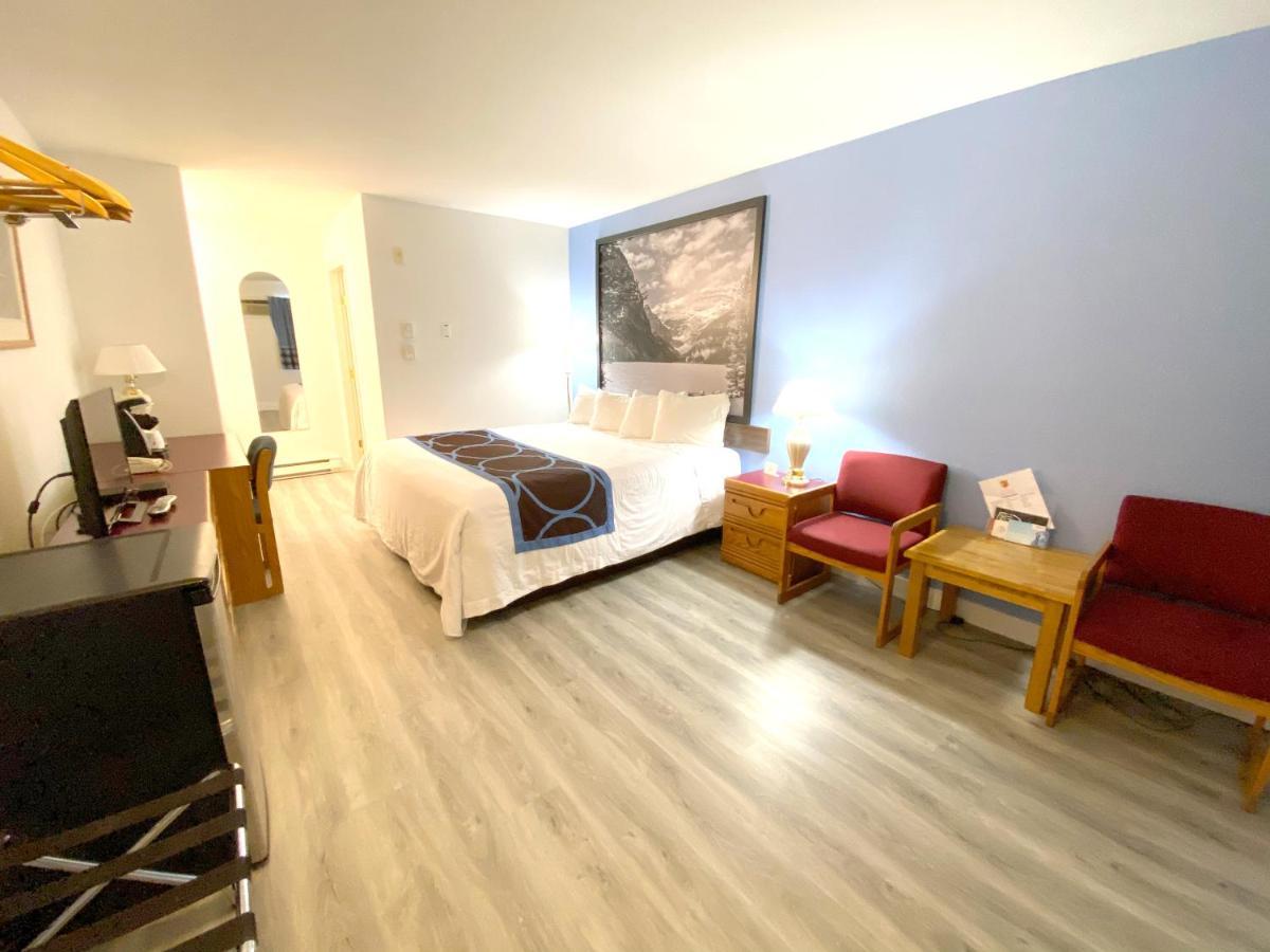 Super 8 By Wyndham Sicamous Hotel Bagian luar foto