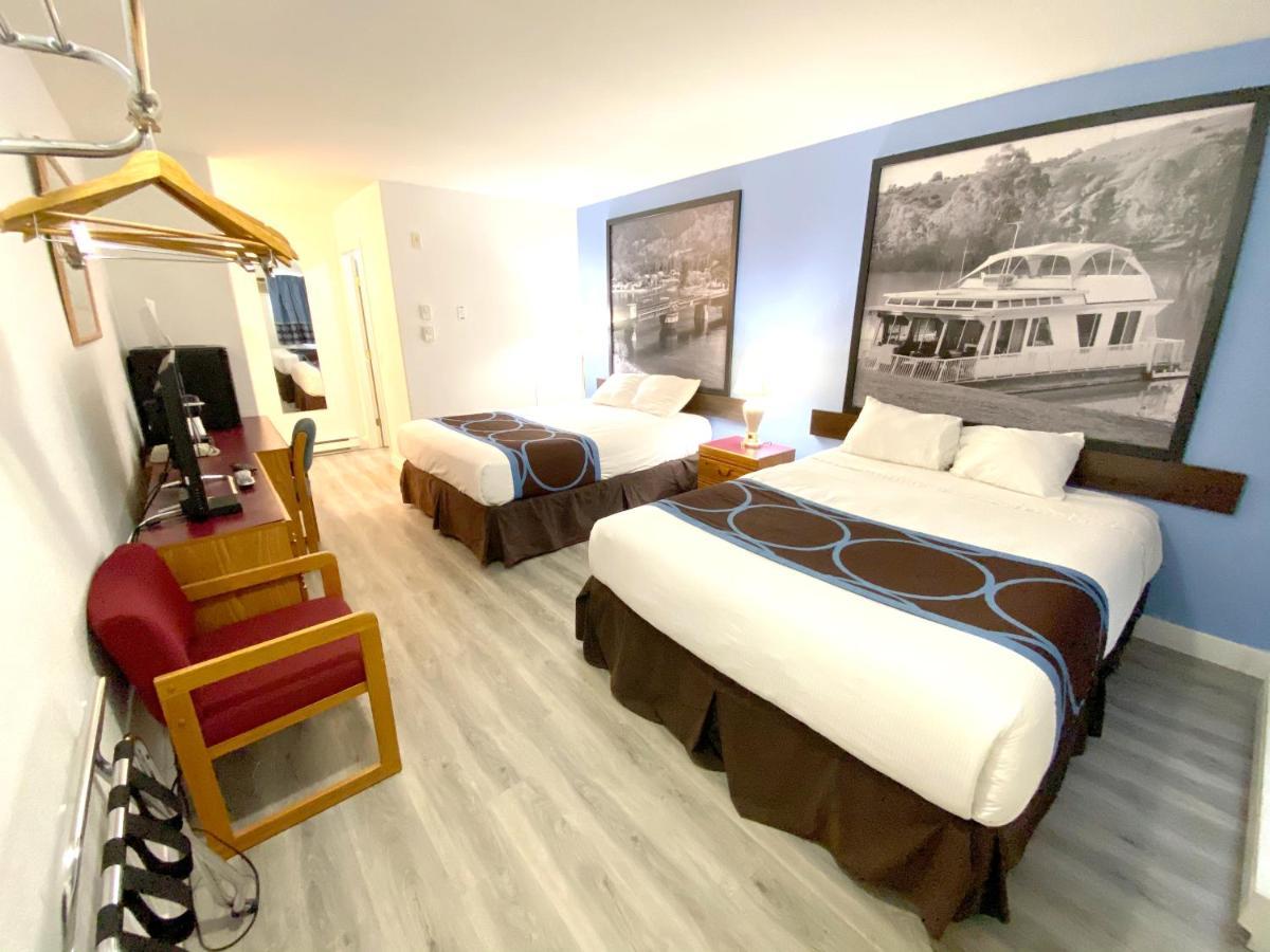 Super 8 By Wyndham Sicamous Hotel Bagian luar foto